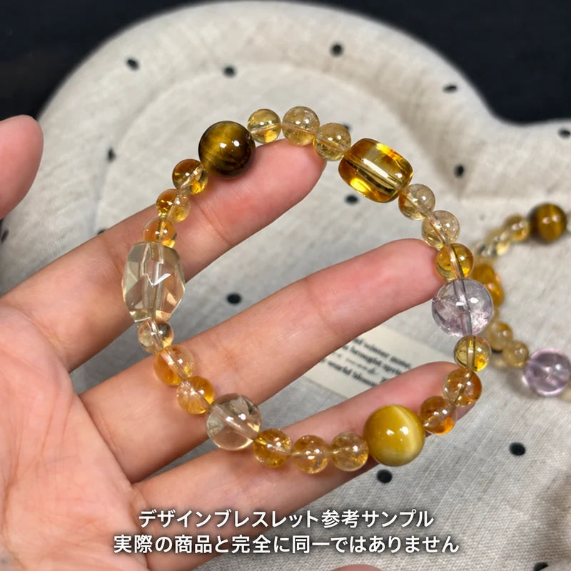 黄色系のビーズにブラウンや淡い紫色のアクセントを合わせたデザインブレスレットの参考サンプル。実際の商品とは異なる場合があります。