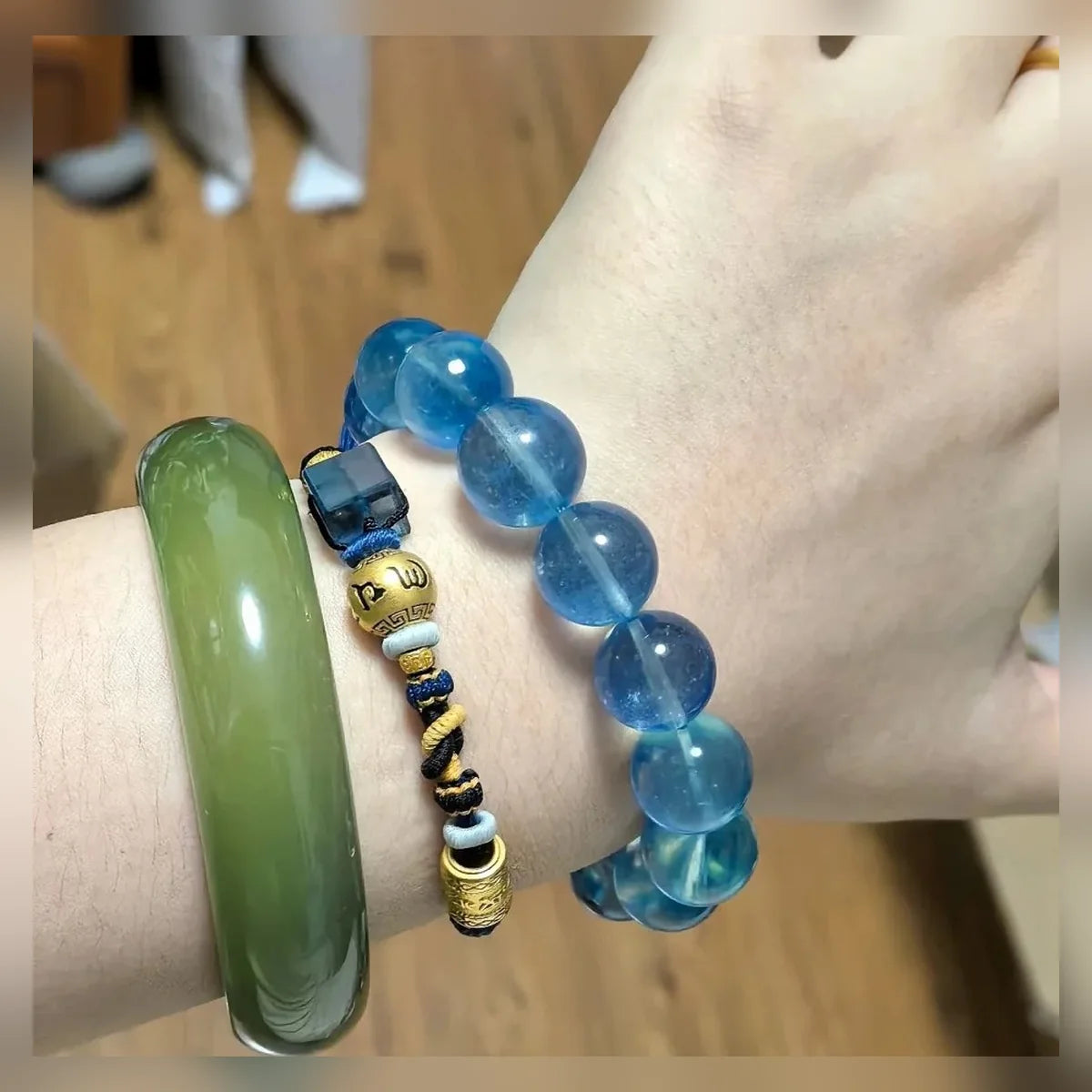 LUNARI アクアマリンブレスレット ブルーの大粒珠を使ったアクセサリーコーデ 