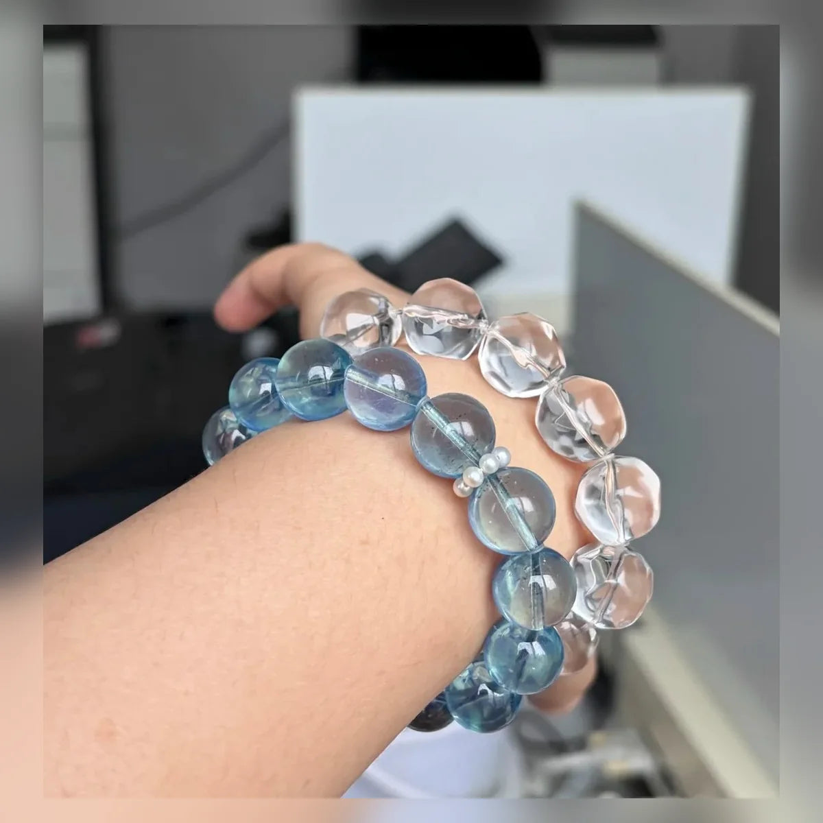 LUNARI アクアマリンブレスレット 他のアクセサリーとの重ね付け着用イメージ 