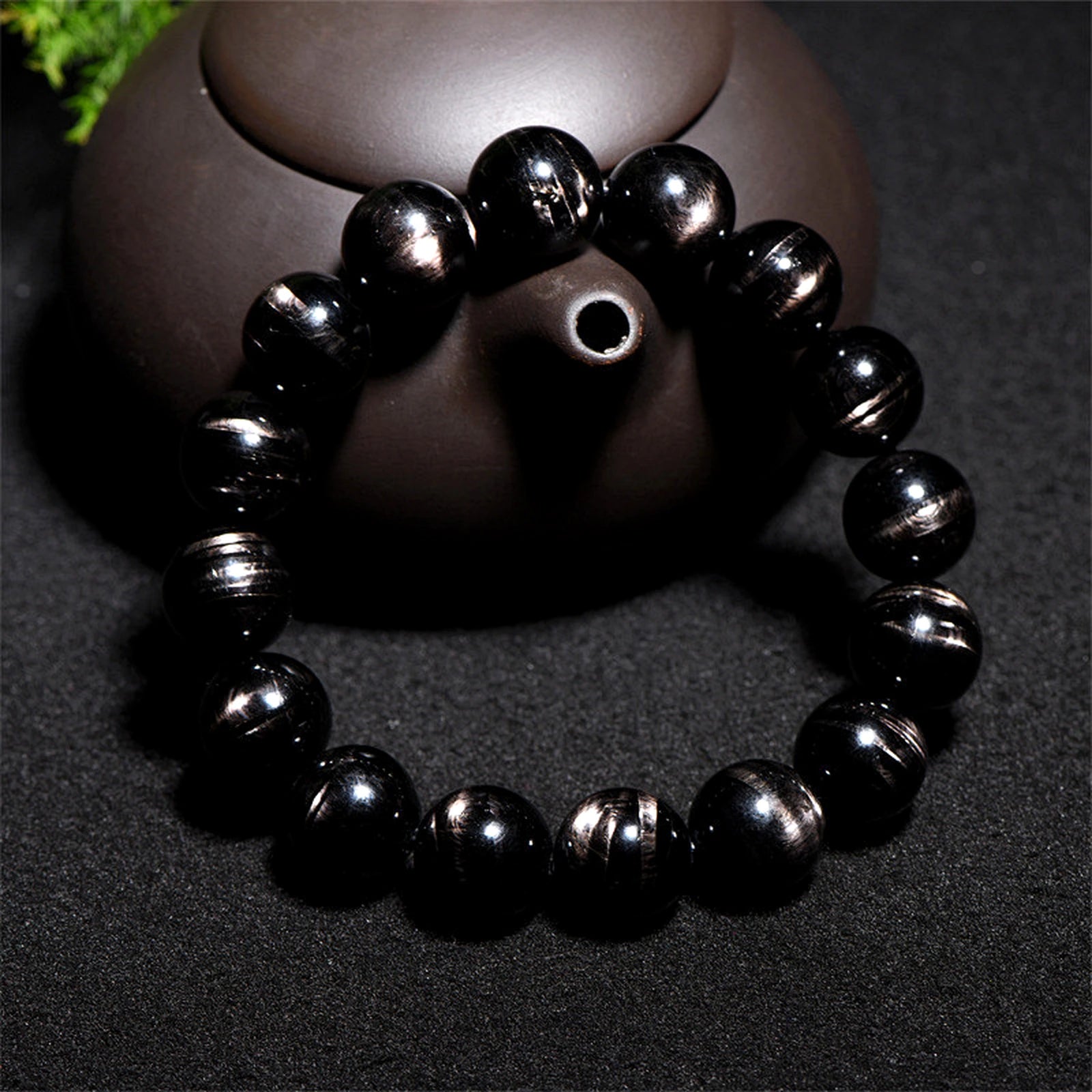 自分へのご褒美やギフトにおすすめのハイパーシーン天然石アクセサリー LUNARI