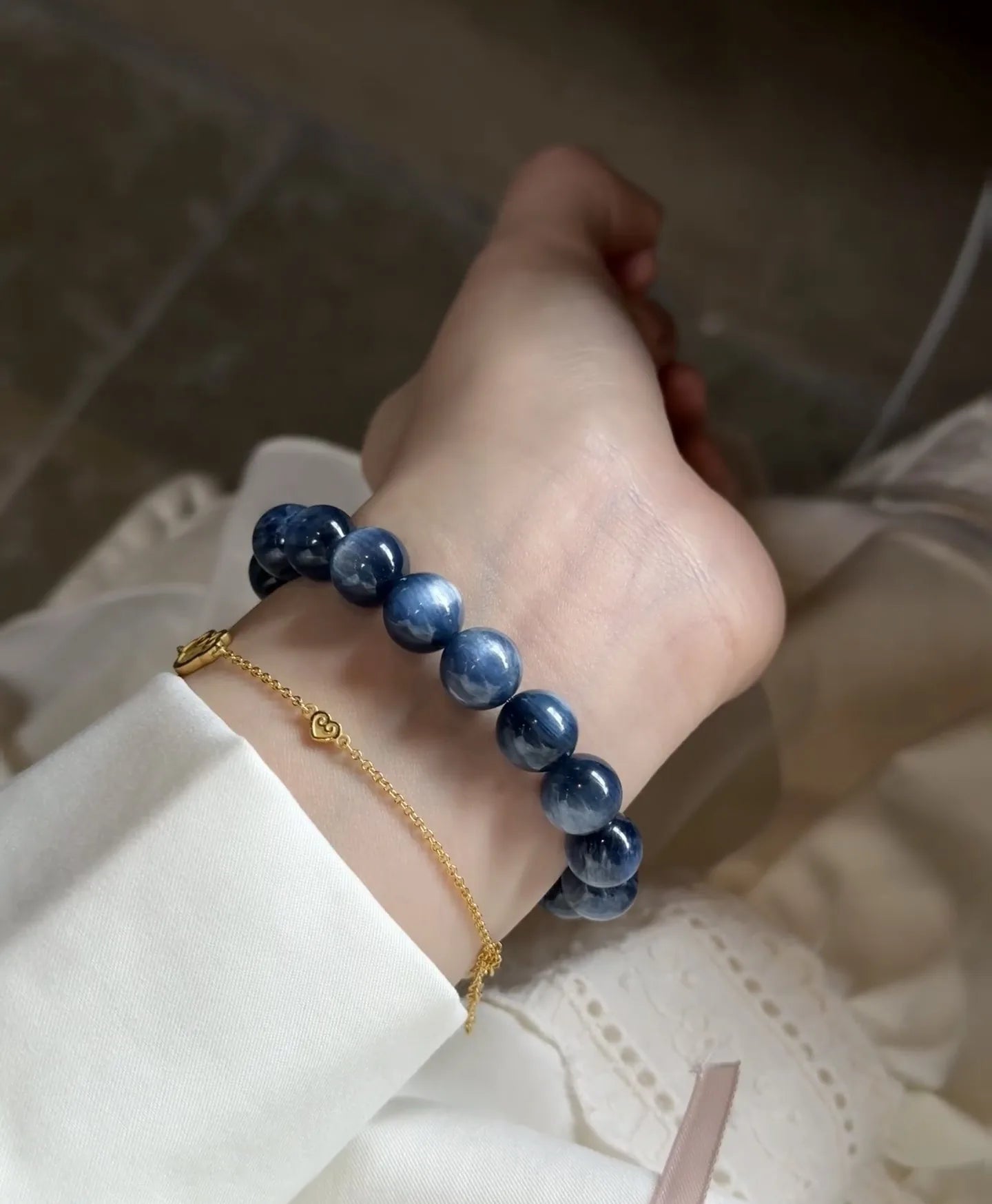 ブルー系天然石アクセサリーの着用イメージ